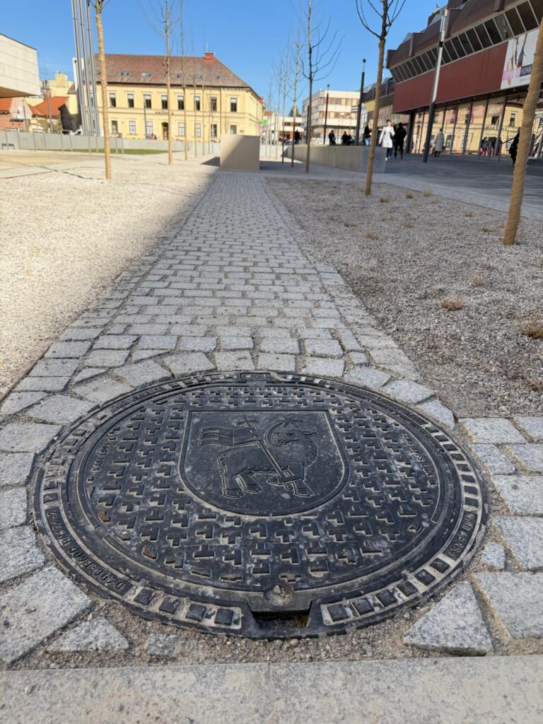 Instalace kanalizačních poklopů KASI pro město Trenčín v roce 2026