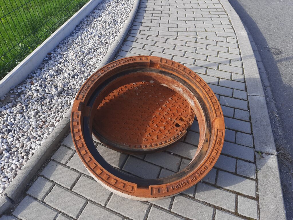 Rez na poklopech je v pořádku