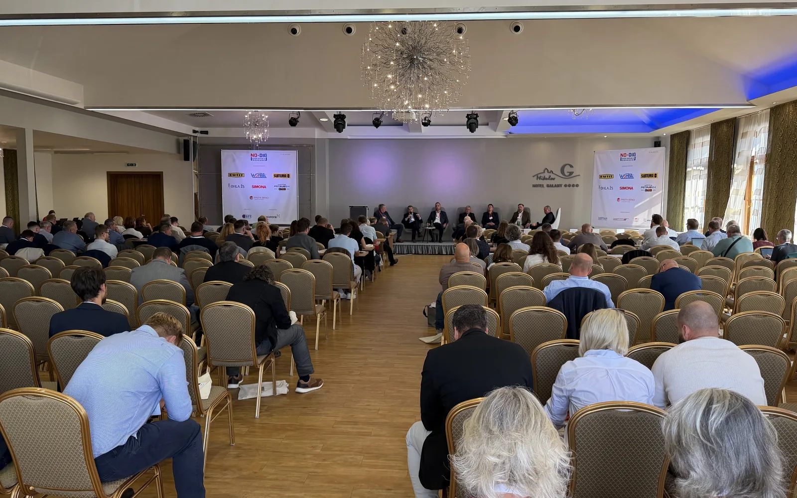 Přednáškový sál konference NO-DIG 2026, Hotel Galant Mikulov